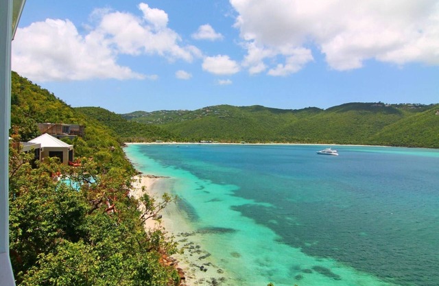 Villa Eau Claire - Magens Bay Affordable Beachfront Villa