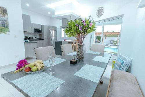 Villa Emerald Aruba 3BR Villa with private pool