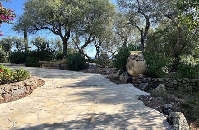 Villa en Pierre au Calme Dans le Maquis