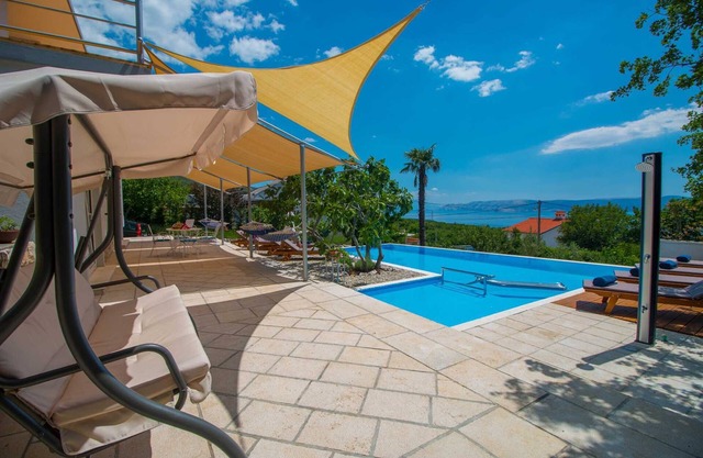 Villa Evergreen with Pool