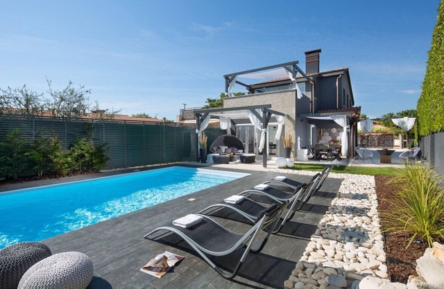 Villa Evita with pool near Porec