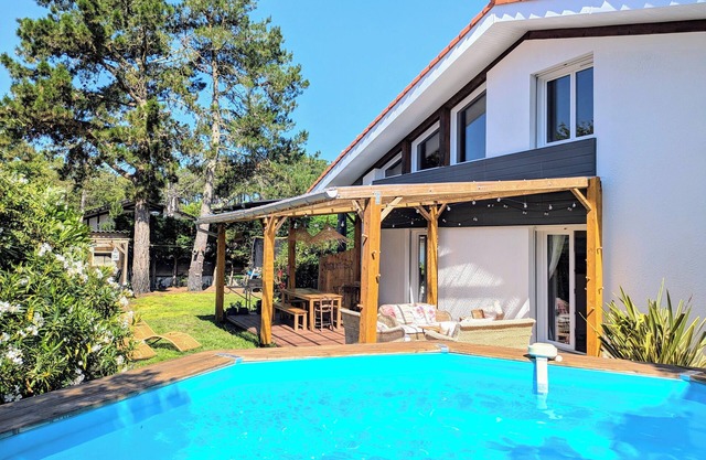 Villa Forêt swimming pool and jacuzzi 10mn walk Biscarrosse Plage