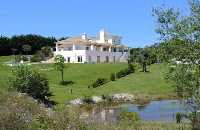 Villa for 11 with Private Pool and Lake View