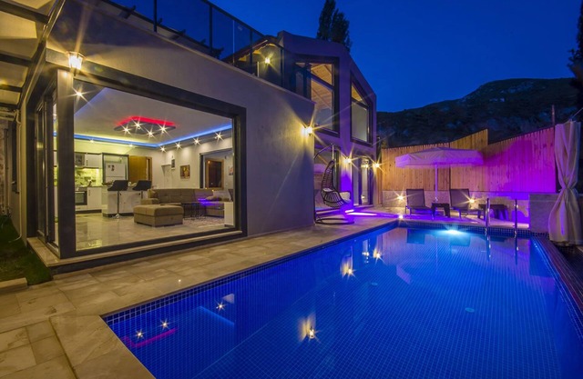 Villa for 2 with Totally Private Pool, Heated Indoor Pool, Sauna & Turkish Bath