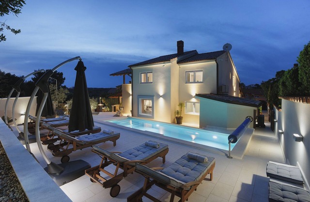 Villa Forest Bay near Pula for 8 people - only 300 meters from the beach