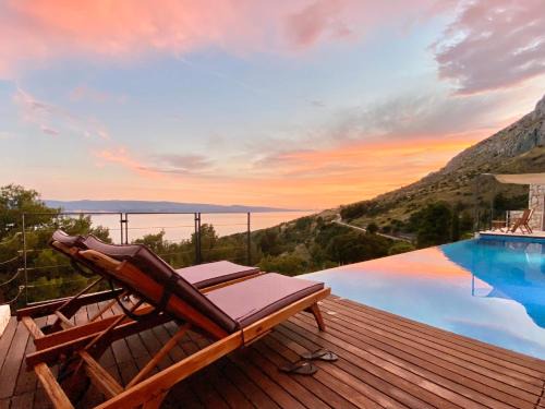 Villa FORTE-Exclusive location with fantastic seaview & infinity pool - up to 8 Pax