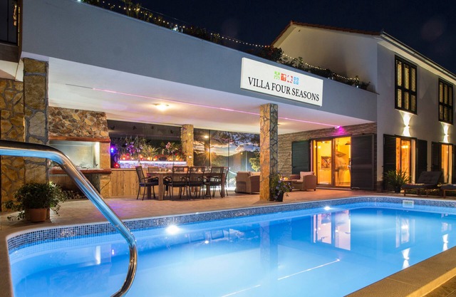 Villa Four Seasons, heated pool and 3 en-suite bathrooms