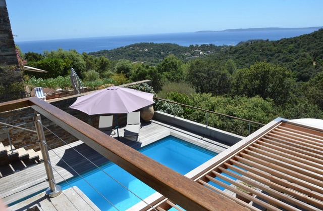 Villa Gaou Benat 2 levels independant. 10 people sea ​view heated pool