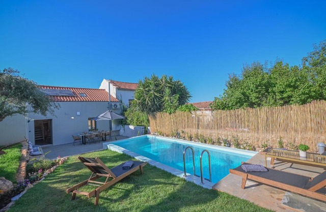 Villa Garifalia with Sauna & Hydromassage