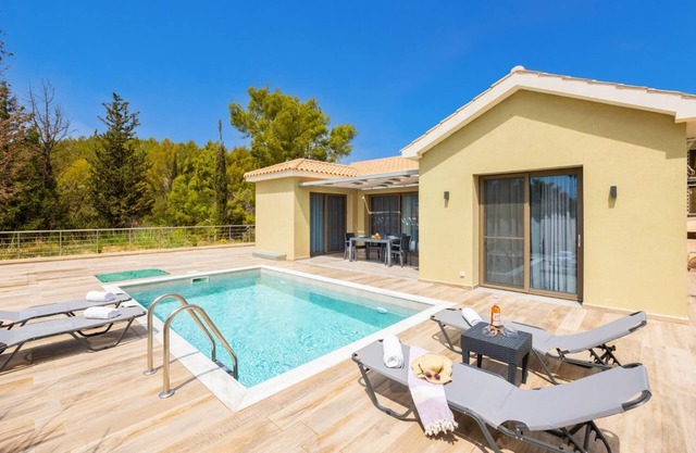 Villa Gerasmia - Three Bedroom Villa, Sleeps 6
