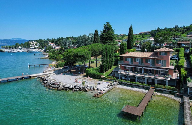 Villa Giovanna with swimming pool and private jetty