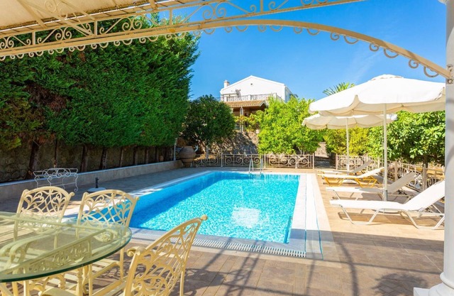 Villa Golden Tiara Large Private Pool, A/C, WiFi