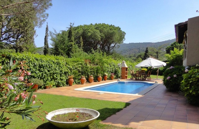 VILLA GOLF- WITH PIVATE POOL AND GARDEN, WIFI, PARKING