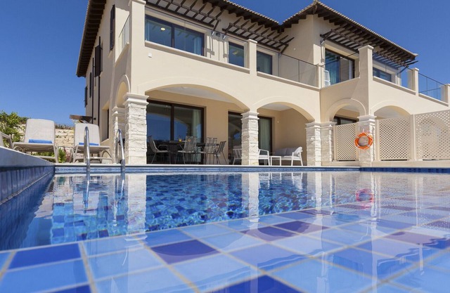 Villa Graviera - Three Bedroom Resort, Sleeps 6