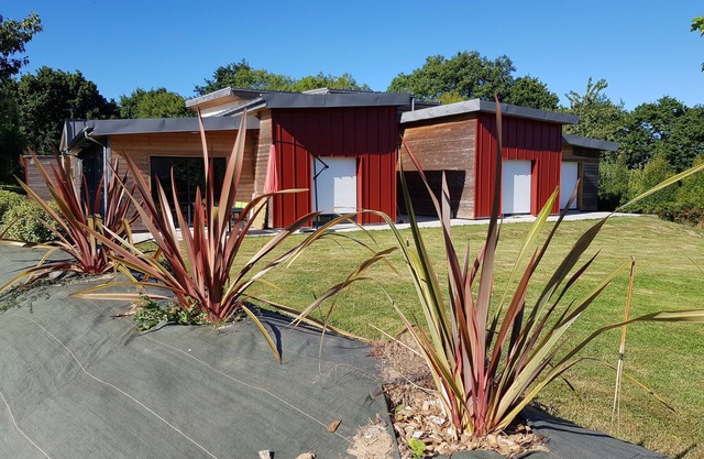 VILLA HEOL furnished house in the countryside not far from the sea.