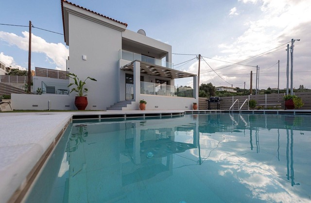 Villa in Crete with Sea Views & Private Pool