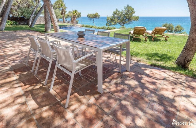 Villa in front of the Sea in Tamarit - Tarragona · VILLA DALI