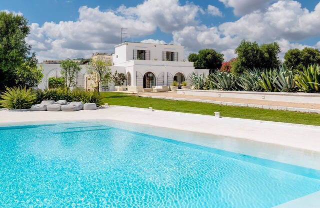 Villa in Ostuni with 9 bedrooms sleeps 18