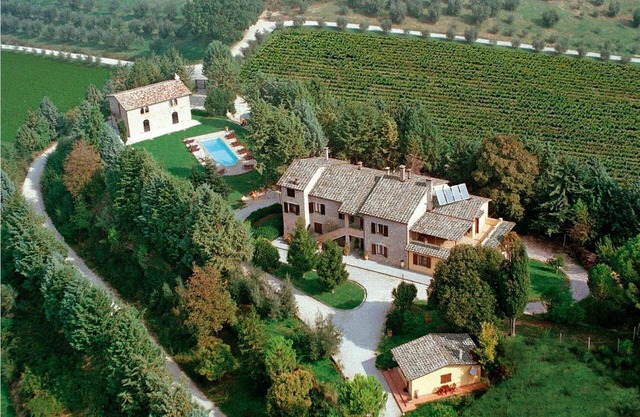 Villa in Ponte Felcino with 4 bedrooms sleeps 14
