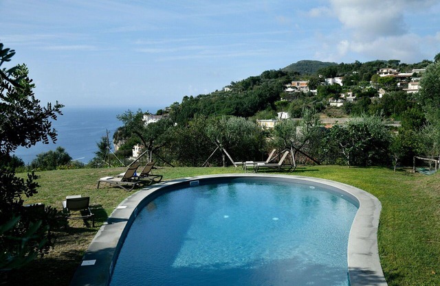 Villa in Sorrento with 4 bedrooms sleeps 8