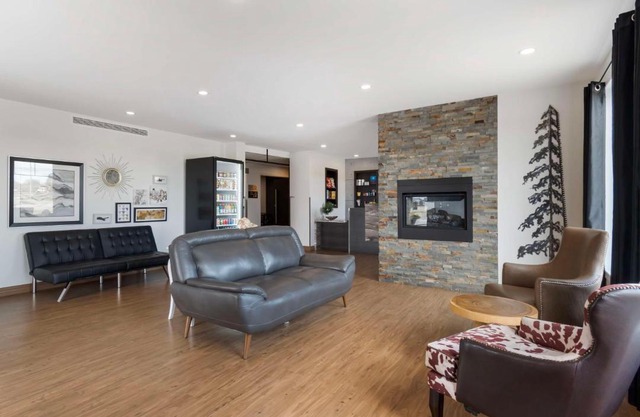 Villa Inn & Suites - SureStay Collection by Best Western