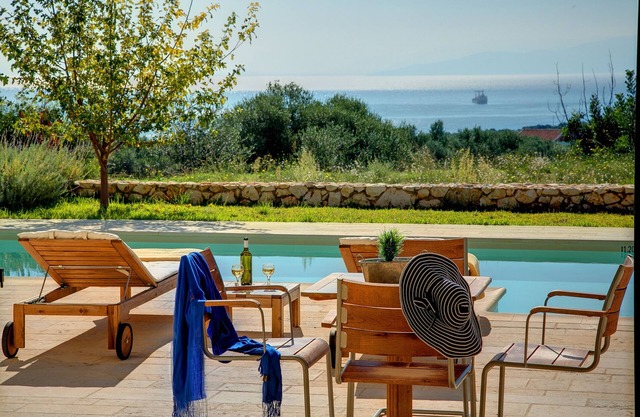 Villa 'Ippokampos Ideales Resort' with Sea View, Wi-Fi and Air Conditioning