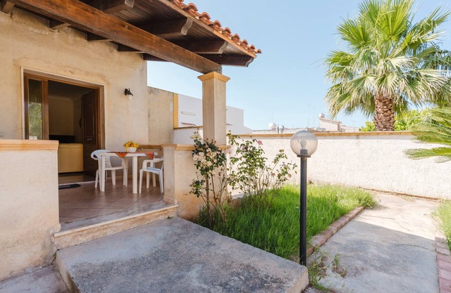 Villa 'Iris' with Sea View, Wi-Fi and Air Conditioning