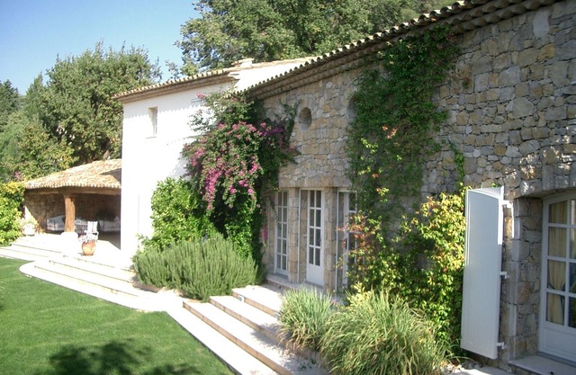 Villa is One Minute on Foot to Center (Vieux village) of Valbonne - Very Private