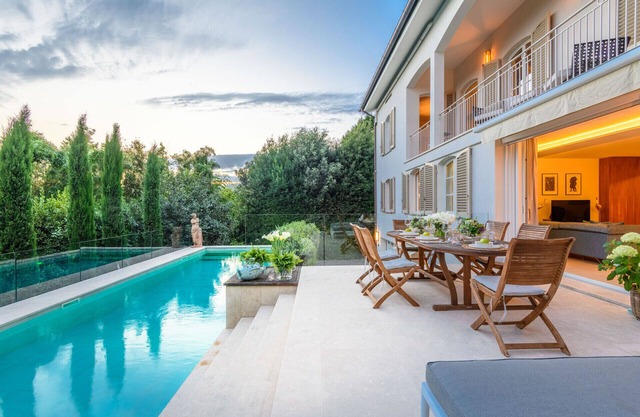 Villa Ivona Modern Luxury Classic Villa with Private Pool and panoramic views in 3 kms from Lucca Walls