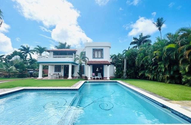 Villa Jeff & Jyps, 2 rooms, swimming-pool, 2 min from the beach and town