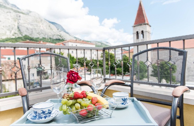 Villa Kala old stone house in historic center of Makarska with heated pool