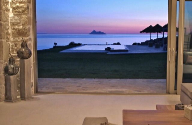 Villa Komos aan het strand