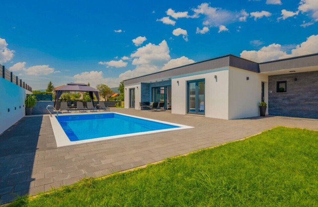 Villa Kristina - Makarska by Villas Guide