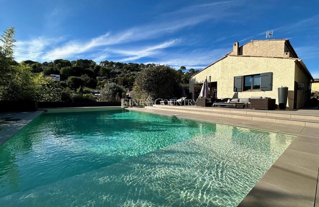 Villa La Colle-St Paul14 pax - 6 bedrooms - 4 bathrooms