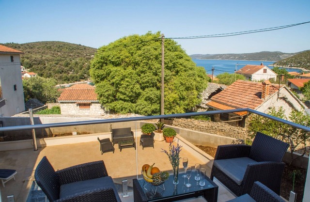 Villa LA - Comfort One-Bedroom Apartment with Terrace and Sea View