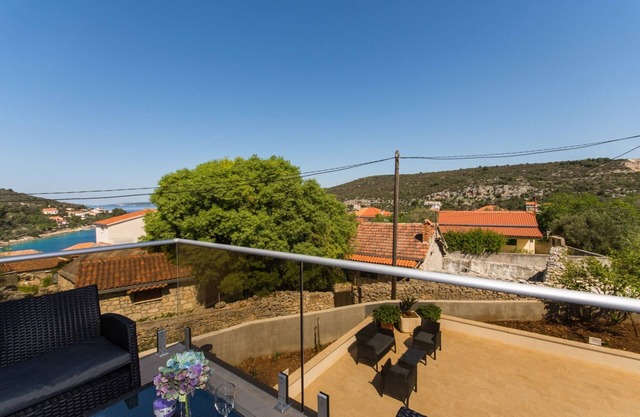 Villa LA-Comfort One Bedroom Apartment with Sea View Terrace 1