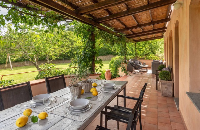 Villa L’Arco.Luxury Air-Conditioned.Pool with Whirlpool area.Wi-Fi.Near Tuscany