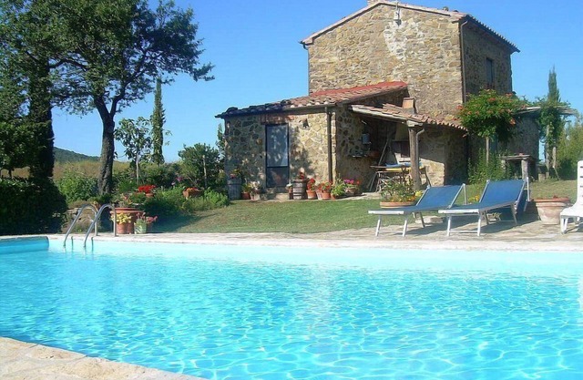 Villa Lavanda B: A welcoming two-story apartment that is part of a villa surrounded by the greenery.