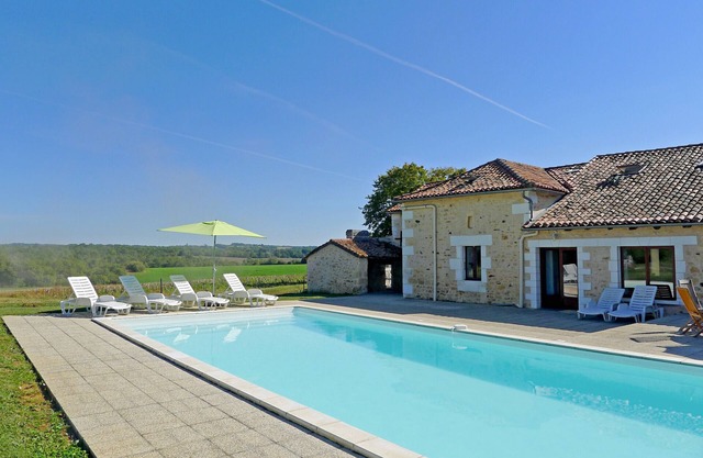 Villa Le Breuil – Family-friendly villa with pool and views in the Charente