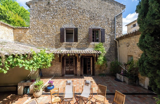 Villa 'Le Lion D'Or' with Private Terrace, Private Garden and Wi-Fi