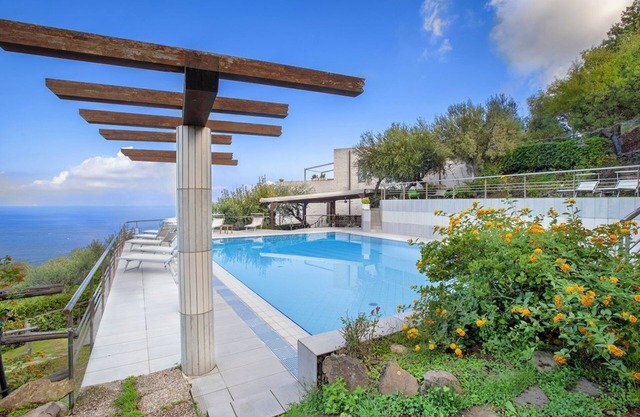Villa Lea - Twelve Bedroom Villa, Sleeps 24