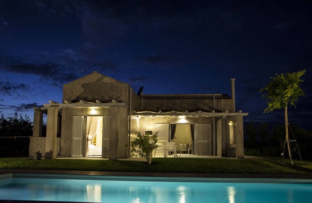 VILLA LEFTERAKIS - LUXURY VILLA WITH PRIVATE POOL