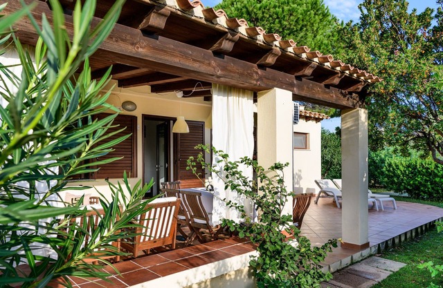 Villa 'Leonilde' with Private Terrace, Wi-Fi and Air Conditioning
