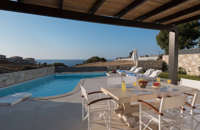 Villa Levanda,pool, walking distance from the beach and shops ,no car needed!
