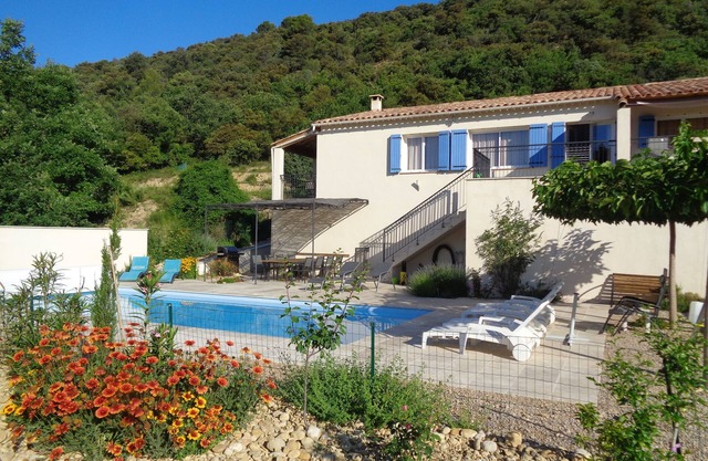 Villa Loregano Provence Gorges Verdon, heated pool -airco , wifi ,14 people.
