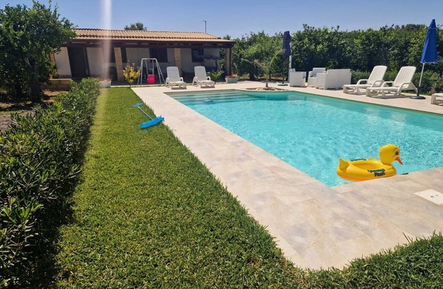 Villa Lorenzo with Private Garden, Whirlpool & Wi-Fi