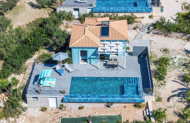 Villa Lotus with private pool and amazing sea and mountain views