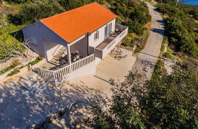 Villa Luana, villa on island Vis, near beach Stiniva