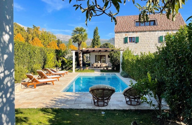 Villa Luba - Three Bedroom Villa, Sleeps 8