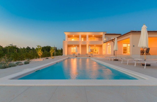 Villa Luna with heated pool (Istria - Smoljanci)